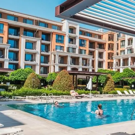 студия с паркоместом на первой линии моря Premier Apartment